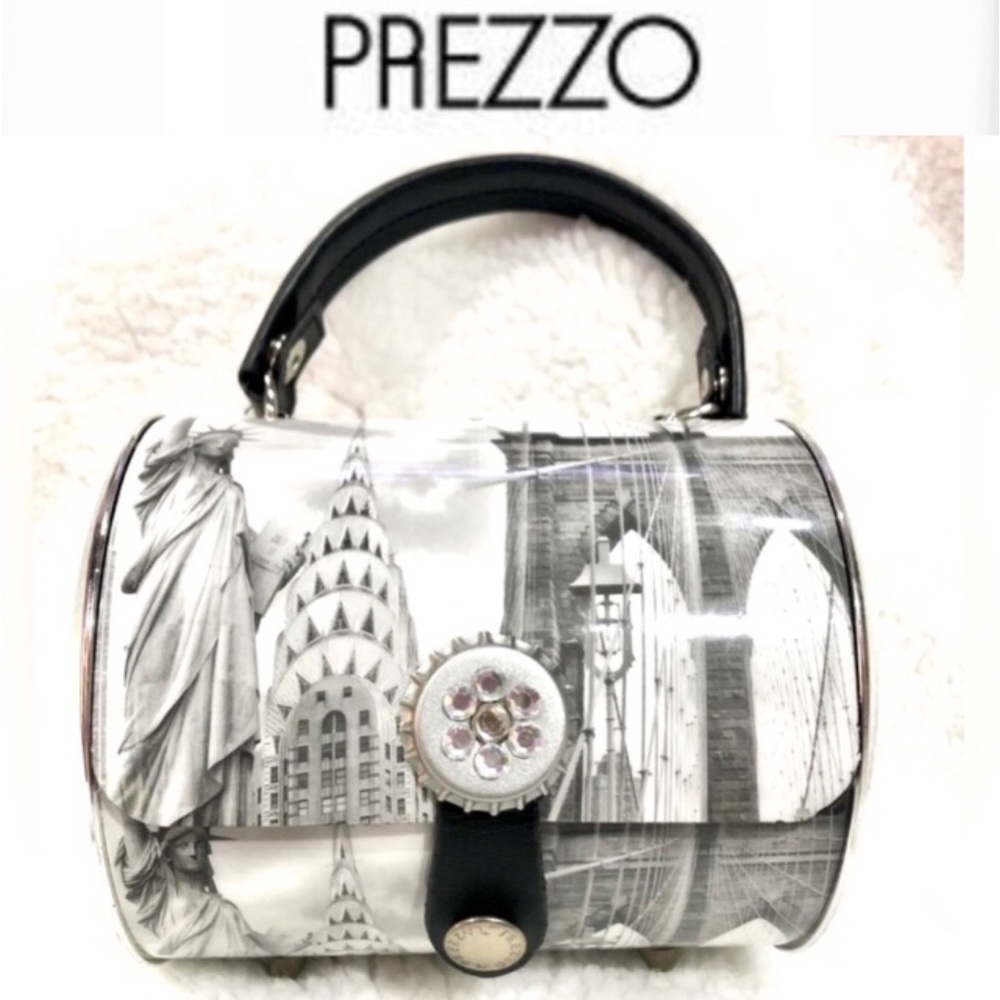 🦋PREZZO New York city scene Cylinder/barrel metal small purse size 6x4 NWOT